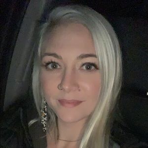 Meet your Posher, Desi